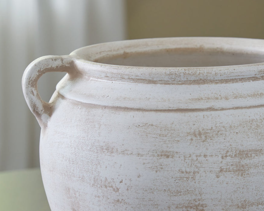 Meadie Vase - Furniture 4 Less (Jacksonville, NC)