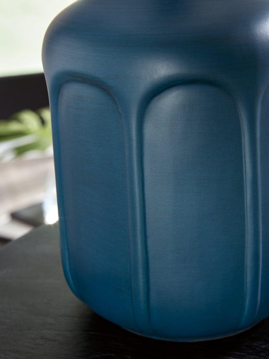 Gierburg Table Lamp - Furniture 4 Less (Jacksonville, NC)