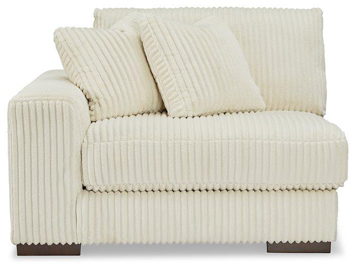 Lindyn Sectional Sofa - Furniture 4 Less (Jacksonville, NC)