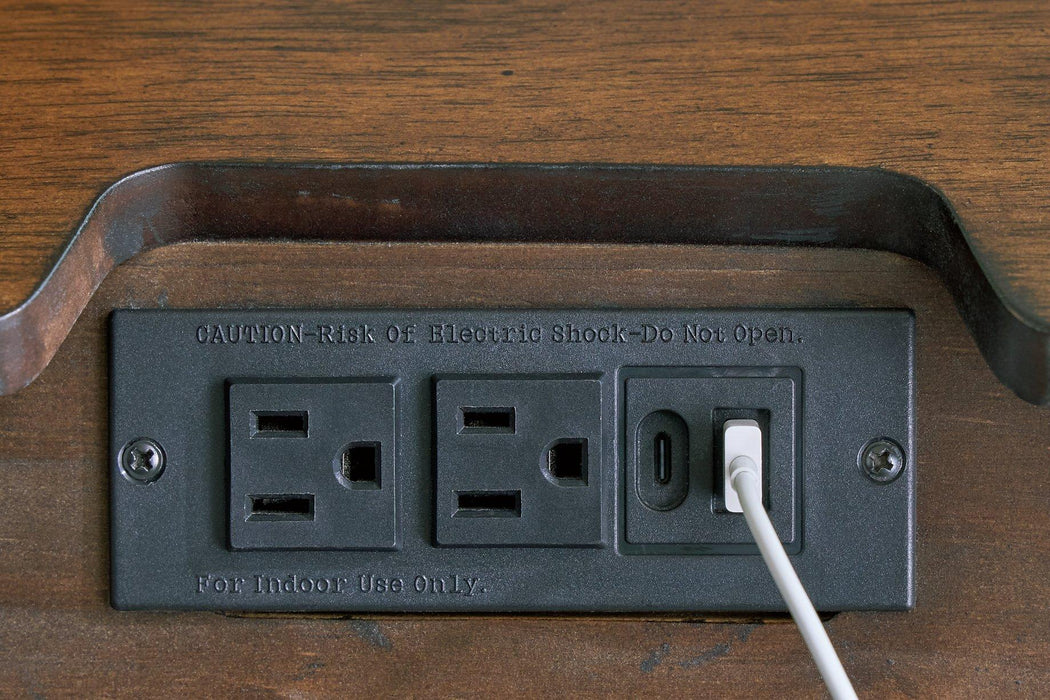 Lyncott Bedroom Set - Furniture 4 Less (Jacksonville, NC)