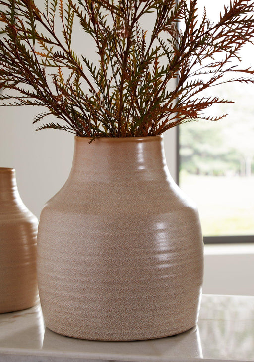 Millcott Vase - Furniture 4 Less (Jacksonville, NC)