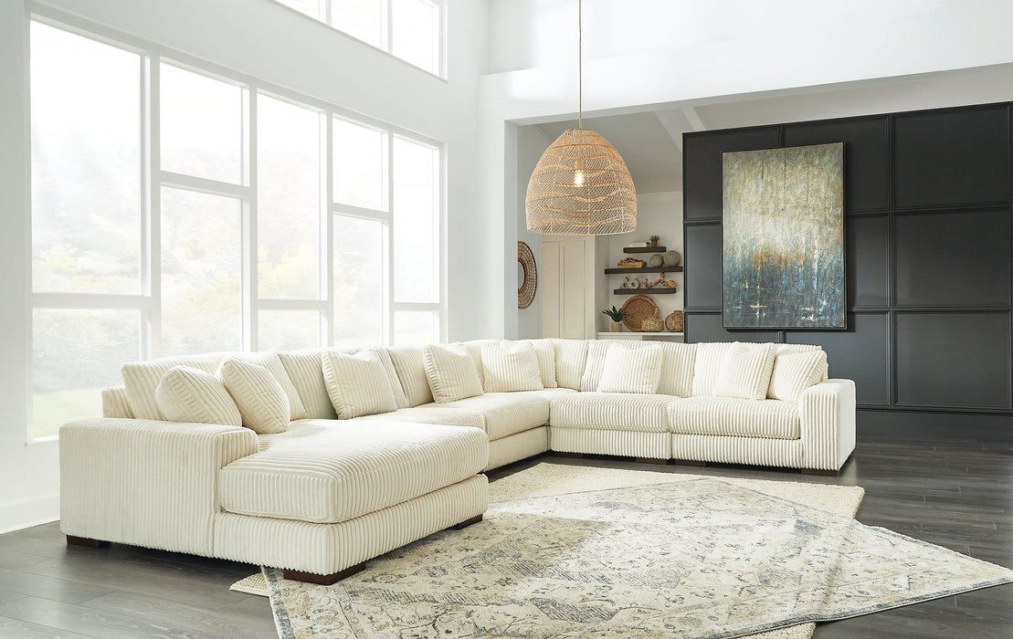 Lindyn Sectional with Chaise - Furniture 4 Less (Jacksonville, NC)