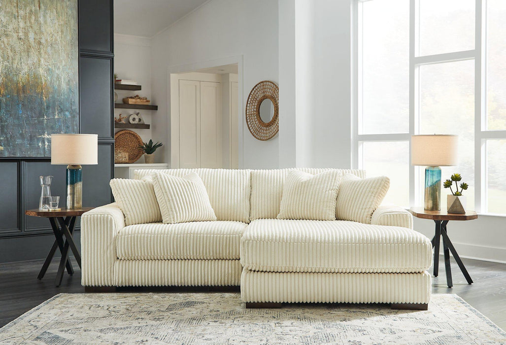 Lindyn Sectional with Chaise - Furniture 4 Less (Jacksonville, NC)