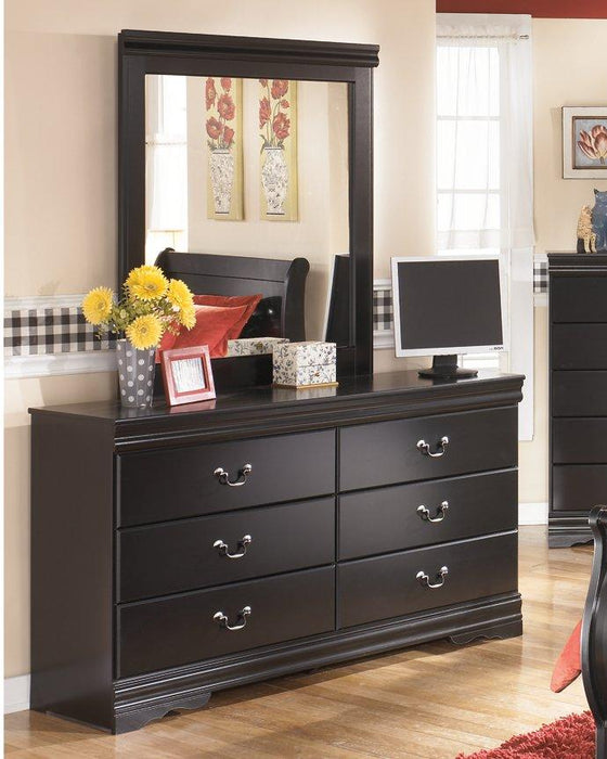 Huey Vineyard Dresser and Mirror - Furniture 4 Less (Jacksonville, NC)