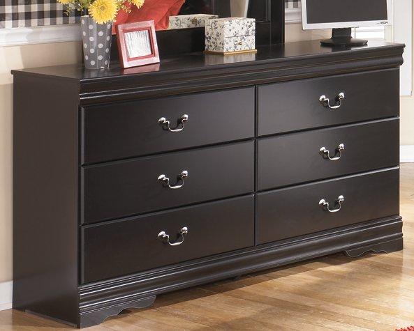 Huey Vineyard Dresser and Mirror - Furniture 4 Less (Jacksonville, NC)