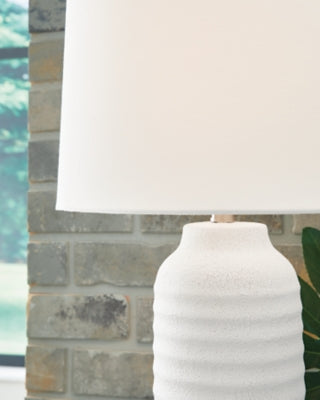 Vauville Table Lamp (Set of 2) - Furniture 4 Less (Jacksonville, NC)