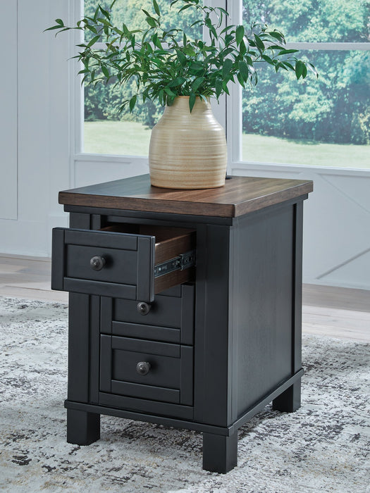 Wildenauer Chairside End Table - Furniture 4 Less (Jacksonville, NC)