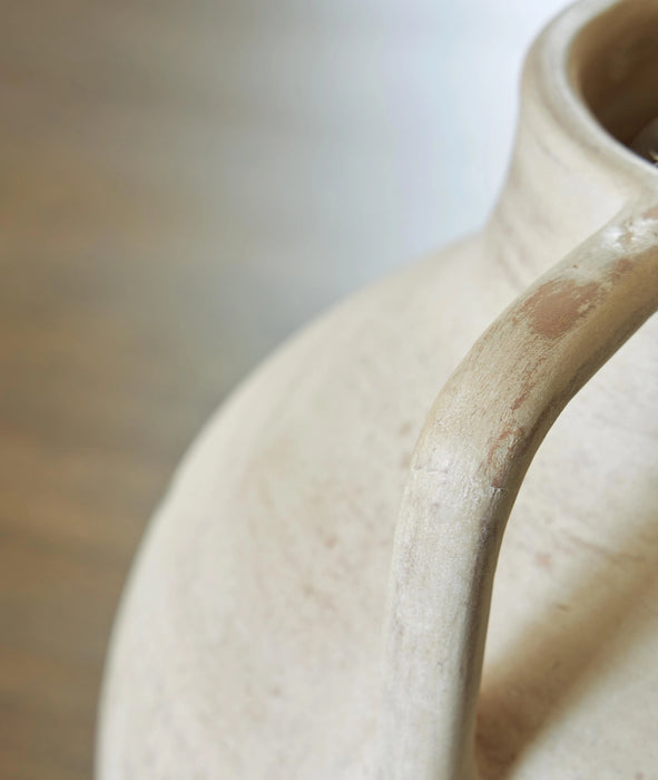 Justy Vase